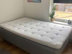 120*200 cm säng