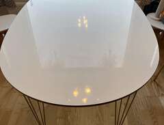 Vitt ovalt matbord 160 cm s...