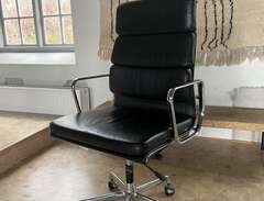 Vitra Soft Pad Chair Eames 219