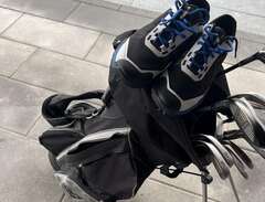 Golfklubbor med bag och skor