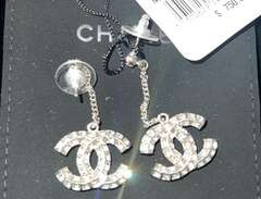 Chanel CC crystal örhängen