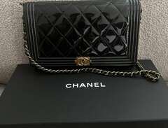 Chanel wallet on chain boy bag