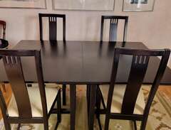 matsalsbord och 4 stolar