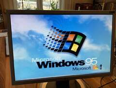 Retro-dator med Windows 95...