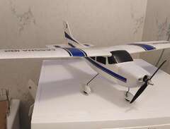 Litet modellflygplan Cessna...