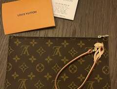 Louis Vuitton Neverfull clutch