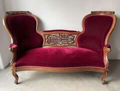 Antik röd soffa
