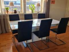 Matgrupp, bord och stolar