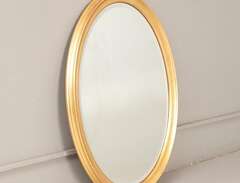 Oval spegel med förgylld tr...