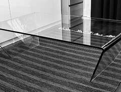 Soffbord helt i glas