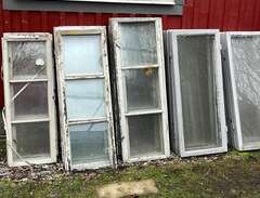 gamla spröjsade fönster