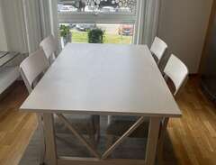 Victoria matbord med 4 stolar