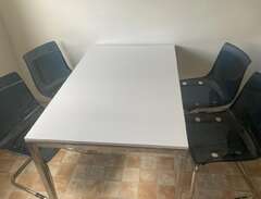 Köksbord med 4 IKEA ”Tobias...