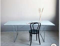 Ikea bord ”Momment” av Niel...