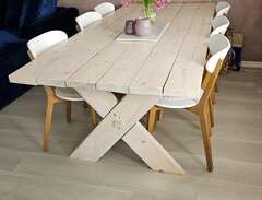 Rustikt matbord med 6 stolar