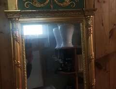 Antik spegel med konsollbord
