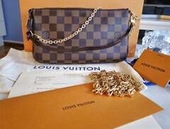 Louis Vuitton Pochette Acce...