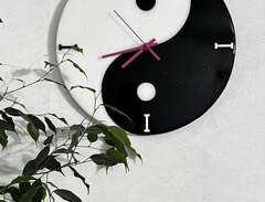 Väggklocka i epoxy, ying yang
