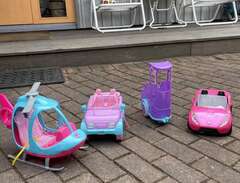Barbiehus med bilar och til...