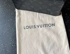 Louis Vuitton Zippy XL Wall...