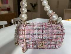 Chanel Boucleväska med pärlor