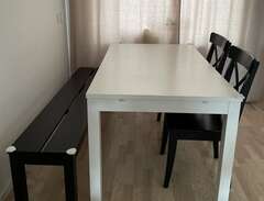 Matbord, stolar och bänk
