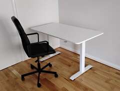 Skrivbord och kontorsstol