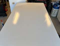 Köksbord, vitt med iläggsskiva