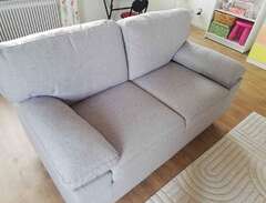 Ljusgrå 2-sits soffa