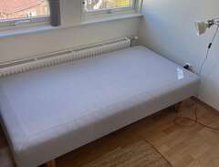 Ikea 105 säng