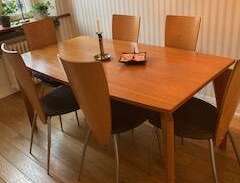 Matbord och fyra stolar
