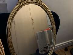 Oval spegel