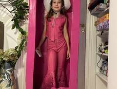 Barbie outfit med låda