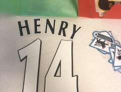 Arsenal Henry nameset fotbo...