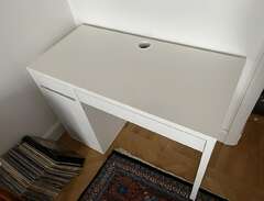 Skrivbord / hobbybord IKEA...