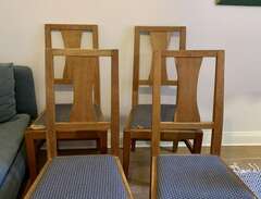 Klassiska stolar i ek