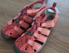 Nya Keen sandaler storlek 37,5