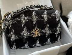 Chanel 19 handbag