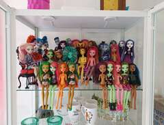 Monster High och andra dockor
