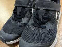 Nike sneakers strl 29,5