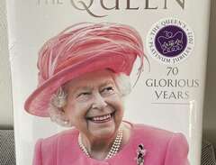 Book The Queen: 70 Glorious...