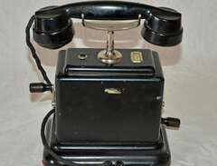 Antik vacker telefon med lu...
