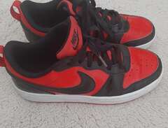 Nike sneakers J Court Borou...