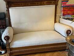 Äldre soffa med utfällbara...
