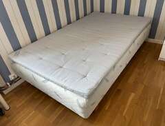 Ikea säng med bäddmadrass o...