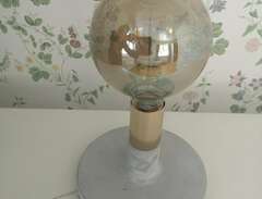 Bordslampa från Watt&Veke