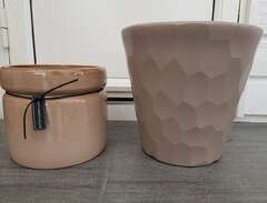 Krukor i keramik och plast