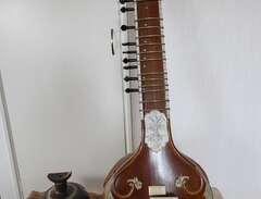 Sitar, Indiskt musikinstrum...