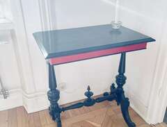 vackert antikt bord 77 cm h...