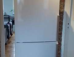 kylskåp bortskänkes